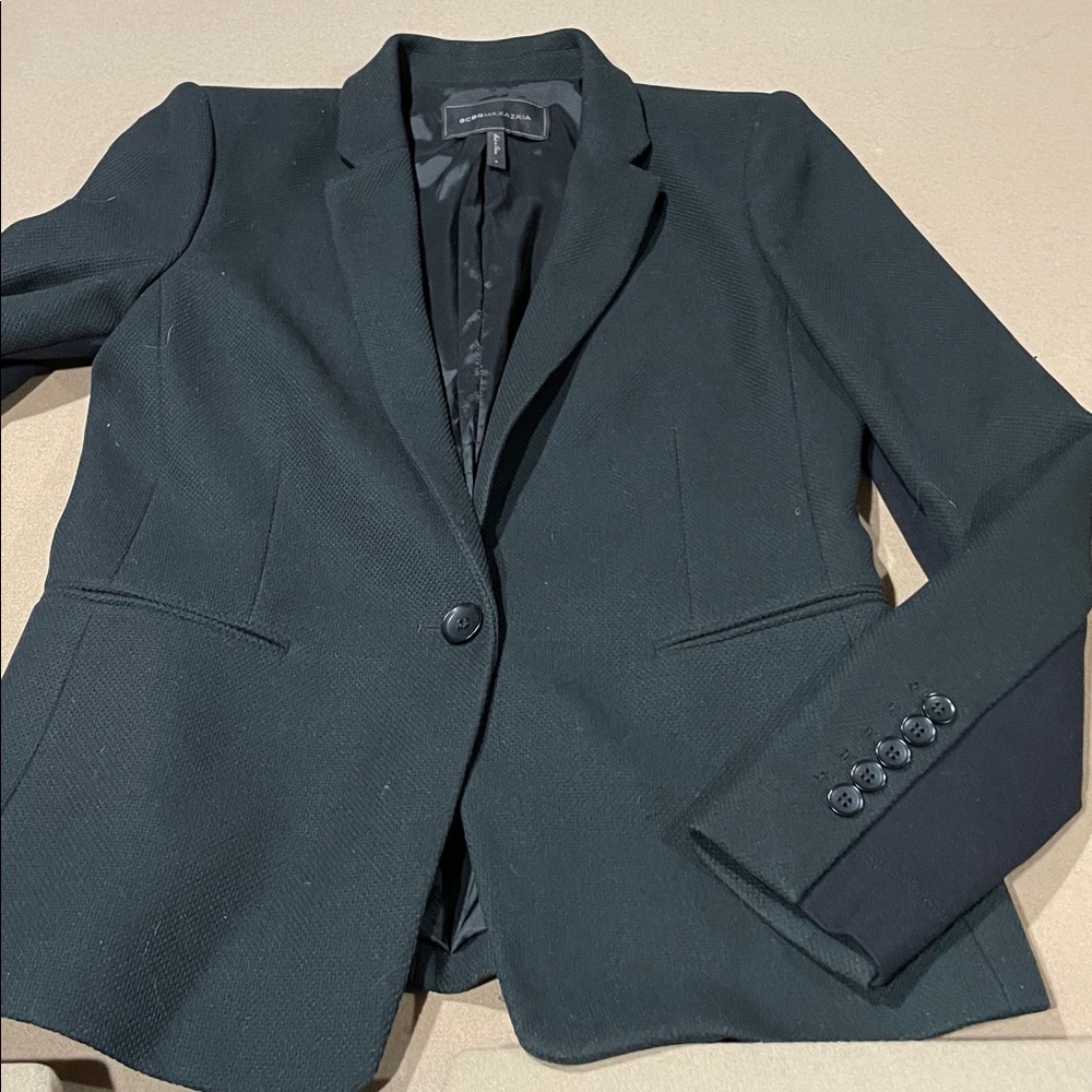 NEW BCBGMaxAzria Elegant Black fitted Blazer size Small.